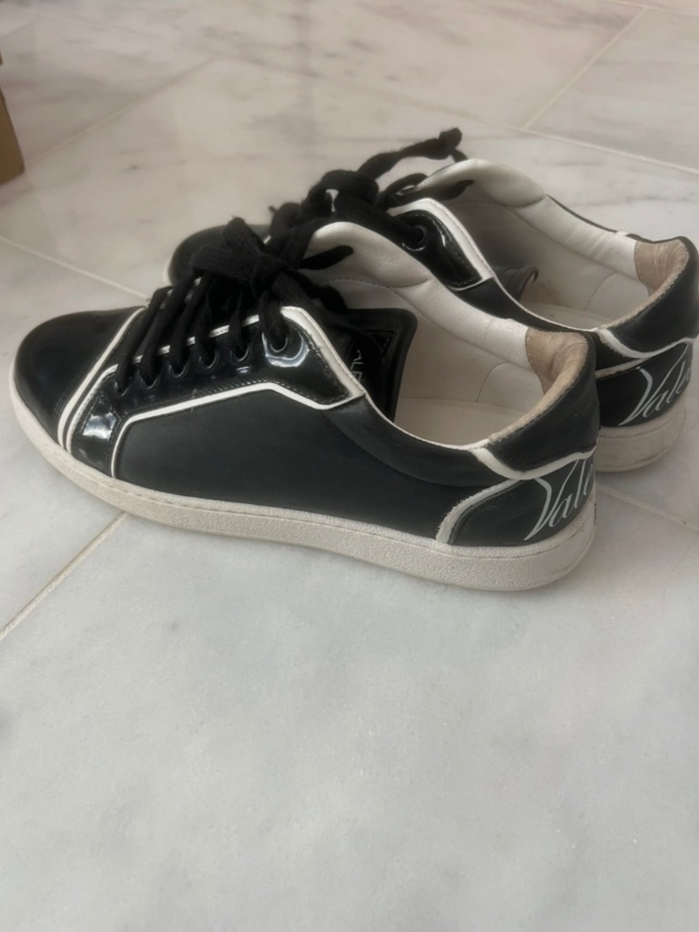 Authentic Valentino Black/White Leather Sneakers UE 40 / US 10